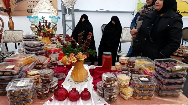 نمایشگاه یلدا در سایه‌سار چنار کهن لاهیجان تبریز گشایش یافت