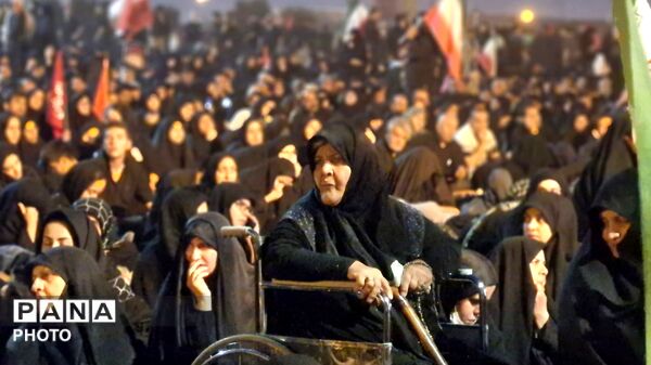 شکوه ایثار در قم؛ پیکر شهید ایران بر دستان ملت تشییع شد