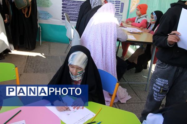 بازدید مدیرکل آموزش و پرورش از غرفه اداره‌کل نوسازی مدارس استان اصفهان در راهپیمایی 22 بهمن