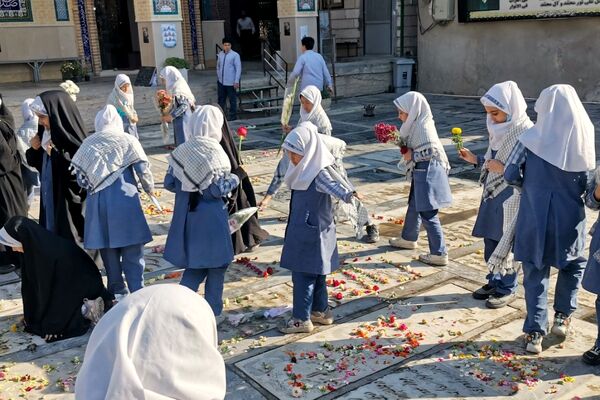 تجدید پیمان فرهنگیان ورامینی با آرمان‌های شهدا در هفته بسیج