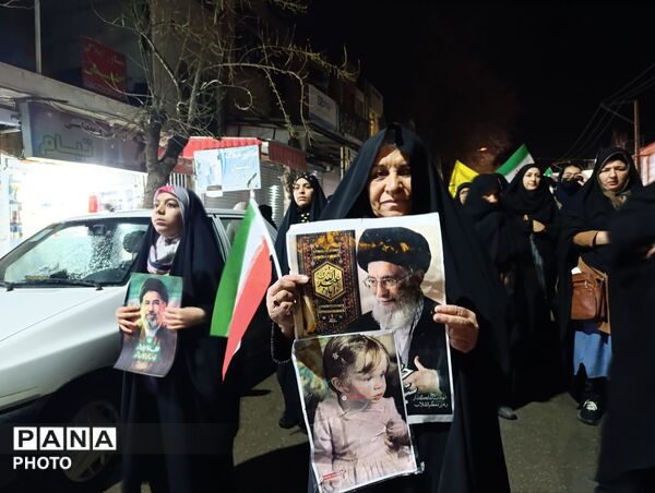 دهه نودی‌ها در زیر چتر انقلاب 