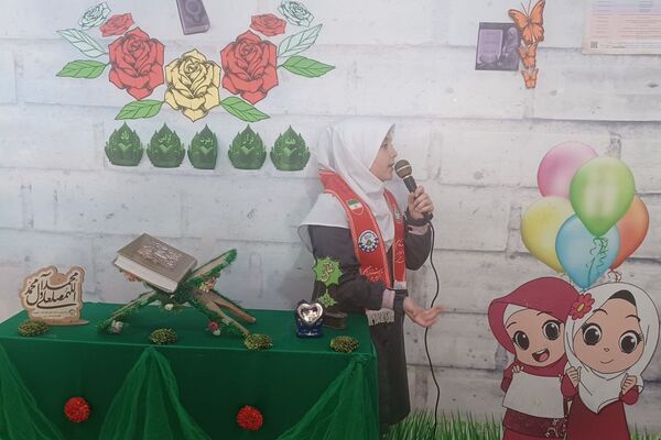 طرح "لاله‌های روشن"  در دبستان نجمه فیروزکوه 