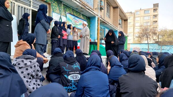 مراسم روز دانش‌آموز در دبیرستان هوشنگی