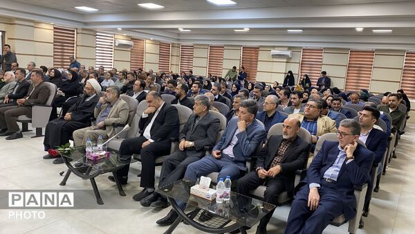 بزرگداشت هفته مقام معلم با تجلیل از ۳۰ معلم نمونه و ۶۰ فرهنگی بازنشسته در لنگرود