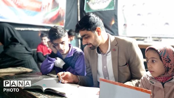 حضور پرشور مردم بروجرد در اجتماع شبانه؛ نمایش همبستگی و پایبندی به آرمان‌های ملی