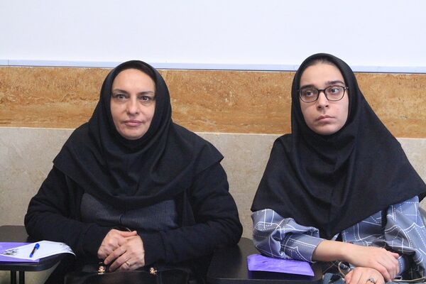  کارگاه دانش‌افزایی زبان انگیلیسی در دبیرستان‌ولایت بهارستان‌دو