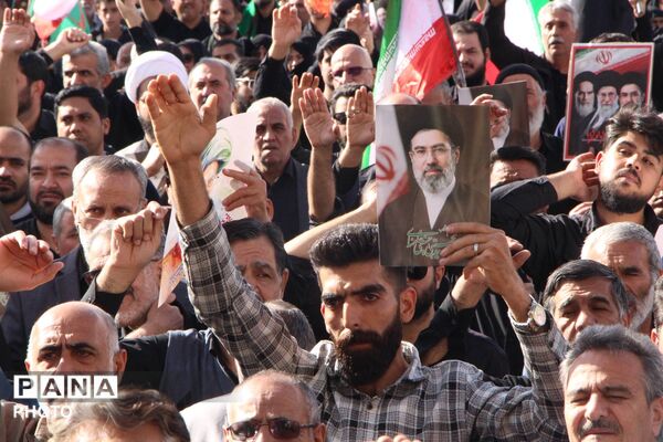 بیعت مردم دارالعباده شهر یزد با رهبر جدید انقلاب اسلامی ایران