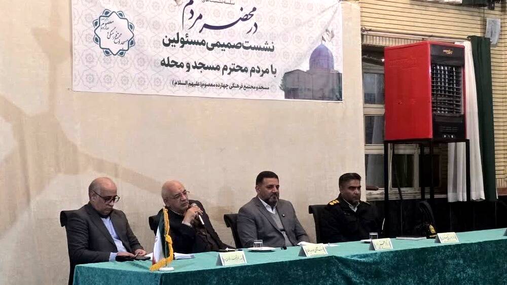 نشست صمیمی مسئولان با اهالی مسجد و محله فلاحی مشهد