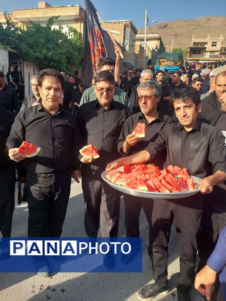 مراسم سوگواری، علم گردانی در روستای گرمدره 