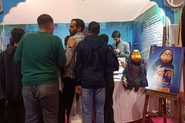 بازدید دانش‌آموزان بسیجی از نمایشگاه بزرگ قله افتخار 