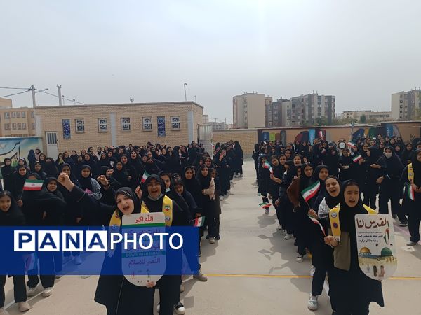 نکوداشت شهادت رهبر مقاومت در دبیرستان شهید باقری 