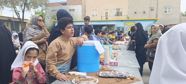 برپایی بازارچه در  دبستان امام جعفر صادق (ع) آشخانه