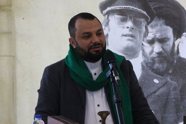 مراسم نمادین استقبال از امام خمینی (ره) در فرودگاه یزد 