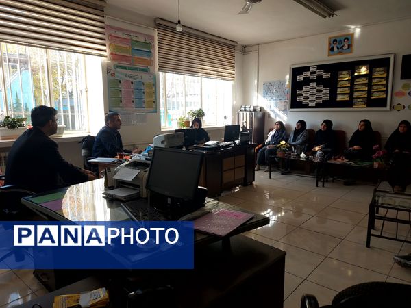 بازید رئیس آموزش و پرورش ناحیه پنج از دبستان شهیدان فاضل الحسینی یک