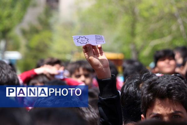 بزرگ‌ترین همایش طناب‌زنی دانش‌‌آموزی در تبریز