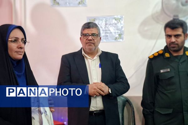 شکوه انقلاب در جشن باشکوه دهه فجر مدرسه نمونه دولتی ارشاد قرچک