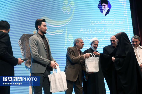 مراسم بزرگداشت روز دانشجو در دانشگاه تربیت دبیر شهید رجایی