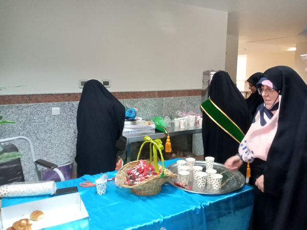 حضور دانش‌آموزان دبیرستان میعاد قم در همایش مرکز مدیریت حوزه علمیه خواهران به مناسبت دهه کرامت