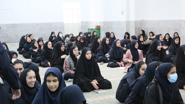 برگزاری جلسه توجیهی و آموزشی آمادگی دفاعی در دبیرستان دخترانه معلم