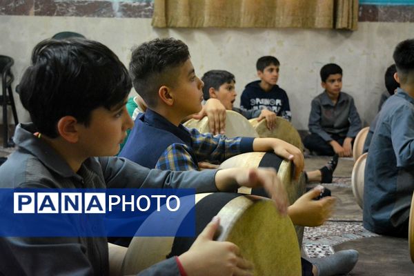 آموزش ضرب زورخانه‌ای در دبستان رازی ناحیه دو بهارستان