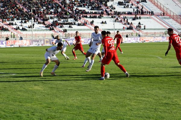 بازی تراکتور و ملوان در تبریز