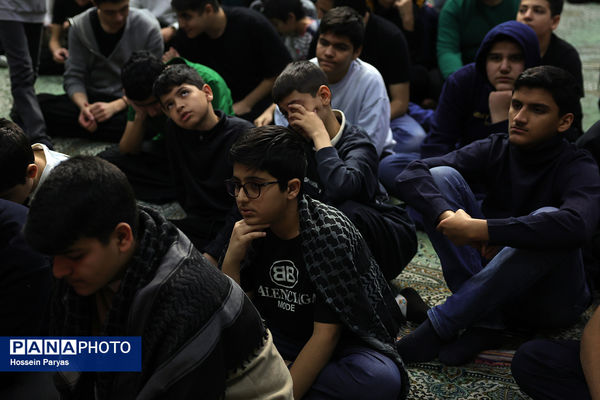 اعتکاف دانش‌آموزی در حسینیه ارشاد