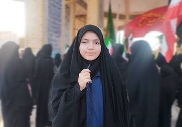 حضور مردم یزد در مراسم بدرقه پیکر شهیده دانش آموز «فاطمه موحدان»