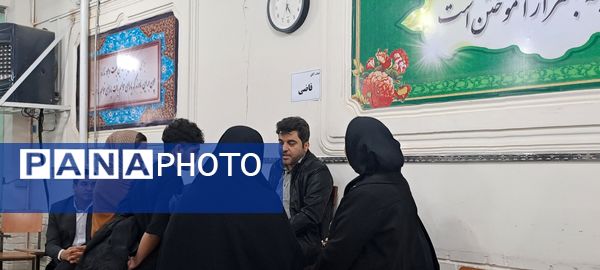  دیدار والدین با معلمان در دبیرستان ابوذر غفاری نیشابور