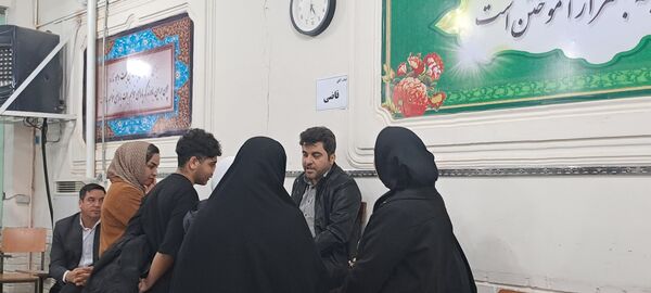  دیدار والدین با معلمان در دبیرستان ابوذر غفاری نیشابور