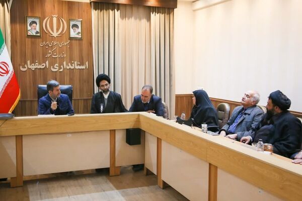 نشست خیرین مدرسه‌ ساز استان اصفهان با استاندار
