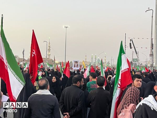  حضور پرشور مردم در وداع و تشییع رهبر انقلاب 