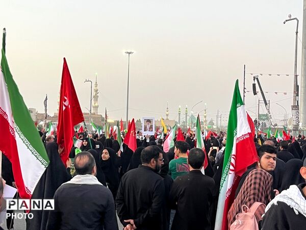  حضور پرشور مردم در وداع و تشییع رهبر انقلاب 
