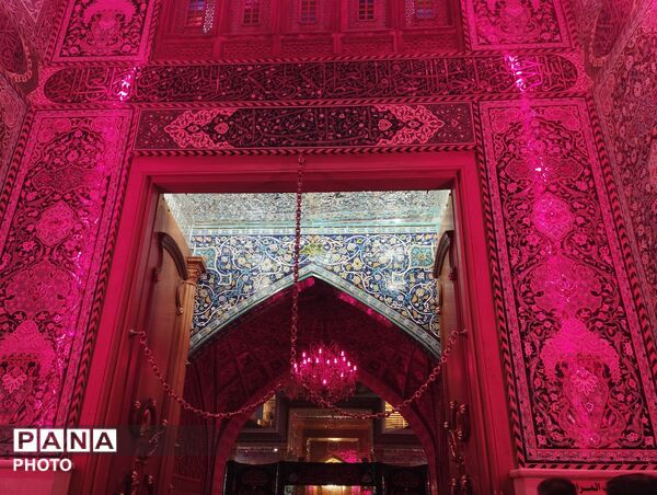 سلام زائران اربعین به باب‌الحوائج(ع) در حرم نورانی امامین کاظمین