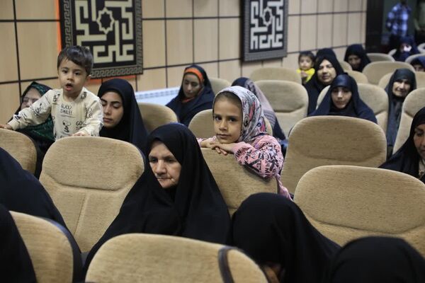 جلسه گرامیداشت و تجلیل از پدران و مادران شهدا 
