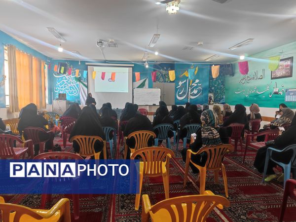 برگزاری جلسه آموزش خانواده در دبیرستان شاهد شهید قاسم سلیمانی