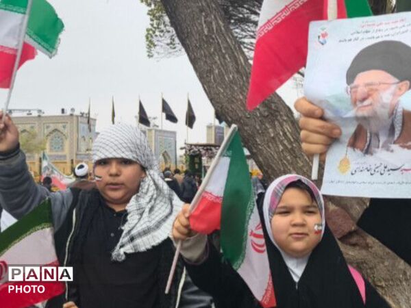 بیعت دانش آموزان دبستان نرجس با رهبر انقلاب