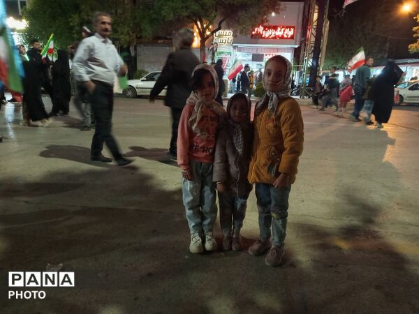 حضور پرشور کودکان و نوجوانان در قلب نیشابور 