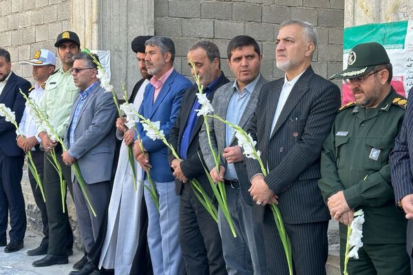 غبارروبی مزار شهدا در امام زاده حسن(ع) نسیم‌شهر