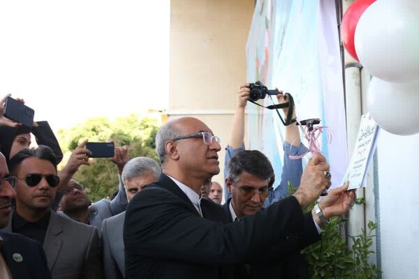 آیین نواختن زنگ مهر در دبیرستان فرزانگان کرمانشاه 