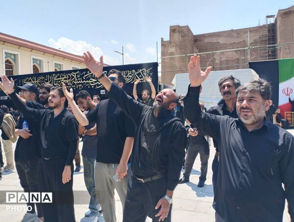 جاماندگان آذربایجان شرقی با چشمانی اشک‌بار به امید روز رجعت با رهبر شهید
