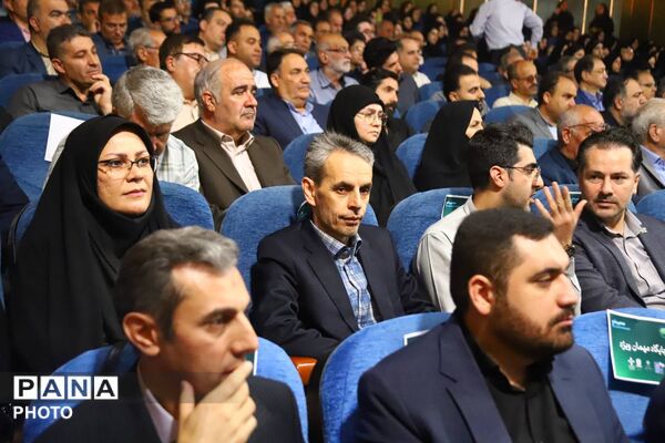 آغاز طرح ملی آموزش هوش مصنوعی در مدارس غیردولتی با حضور مقامات ارشد کشور در تبریز