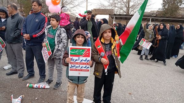 مردم منطقه بیرانوند یکپارچه در جشن انقلاب