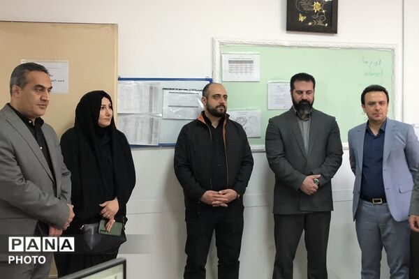 بازدید و عرض تبریک مدیر آموزش و پرورش ناحیه دو شهرری از کارکنان اداری