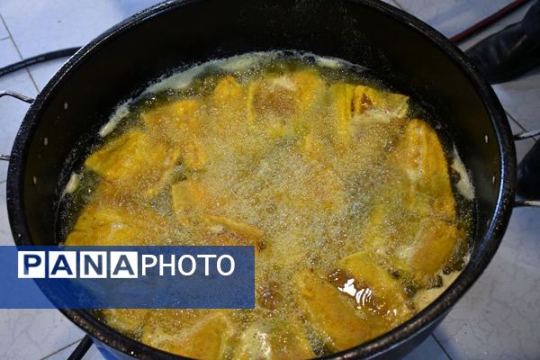 کارگاه طبخ آبزیان در دبیرستان میر فتح‌اله سید زنوزی شهر زنوز 