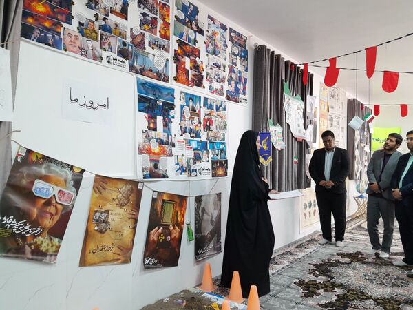 نمایشگاه انقلاب  در آموزشگاه تکتم