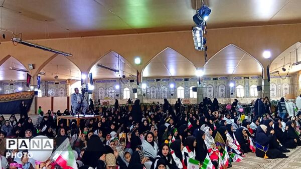 اجتماع بزرگ دختران جان فدای ایران وزنجیره دختران شقایق های دنا 