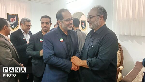 دیدار مسئولان آموزش و پرورش ناحیه یک قم با تنها بازمانده حمله هوایی به شهرک ولایت قم