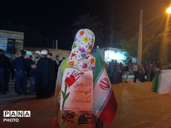 حضور پرشور مردم حاجی‌آباد در آیین‌ گرامیداشت شهدای انقلاب و دانش‌آموزان شجره طیبه