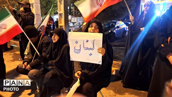 راه رهبر شهیدمان و شهدای میناب را ادامه می دهیم