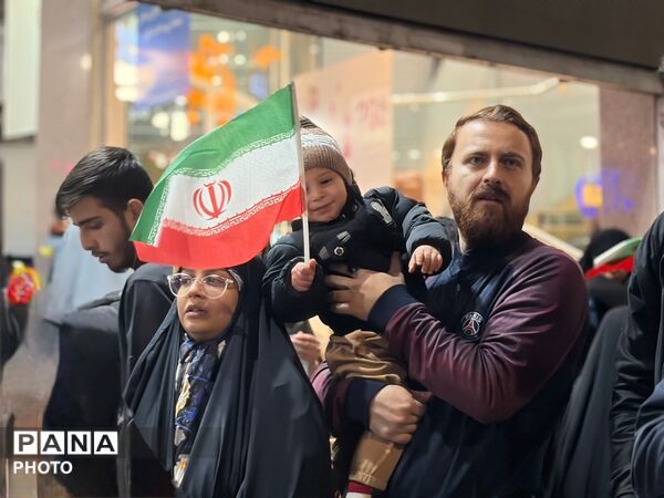 حضور مردم کرج در شب بیست و چهارمین اجتماع مردمی